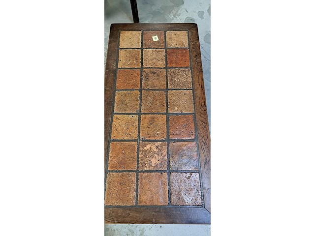 Houten tegeltafel - afbeelding 2 van  2