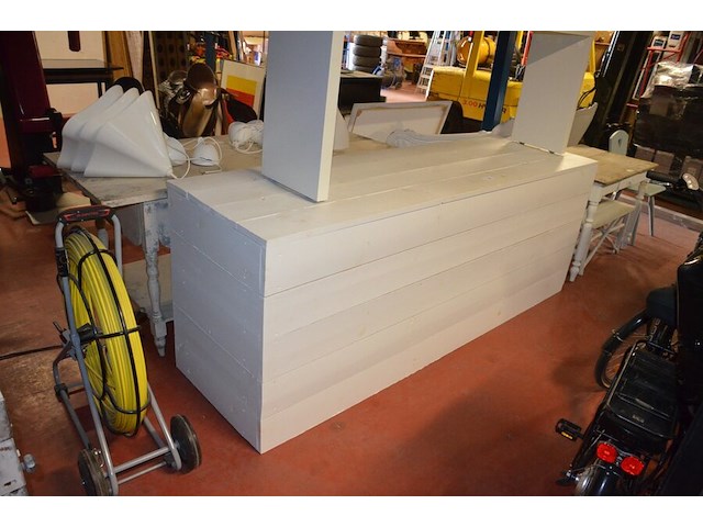 Houten toog wit afm. 237x69x87, wandtafel wit afm. 192x36x73 - afbeelding 4 van  9