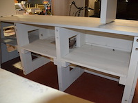 Houten toog wit afm. 237x69x87, wandtafel wit afm. 192x36x73 - afbeelding 7 van  9