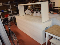 Houten toog wit afm. 237x69x87, wandtafel wit afm. 192x36x73 - afbeelding 1 van  9