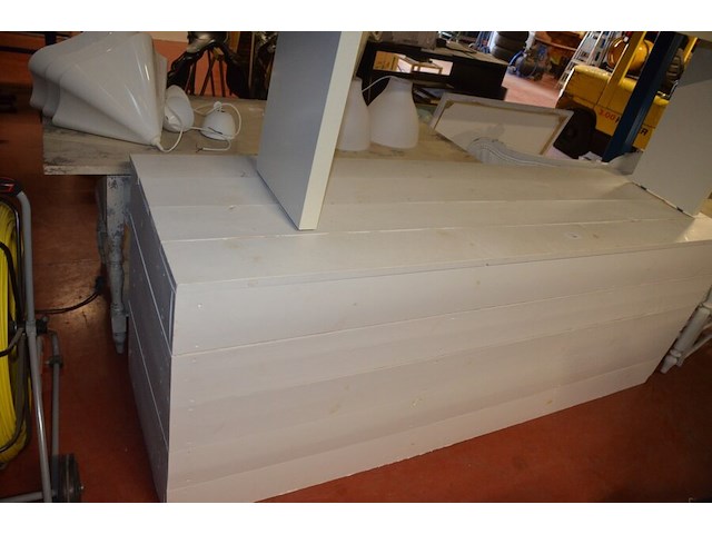 Houten toog wit afm. 237x69x87, wandtafel wit afm. 192x36x73 - afbeelding 5 van  9
