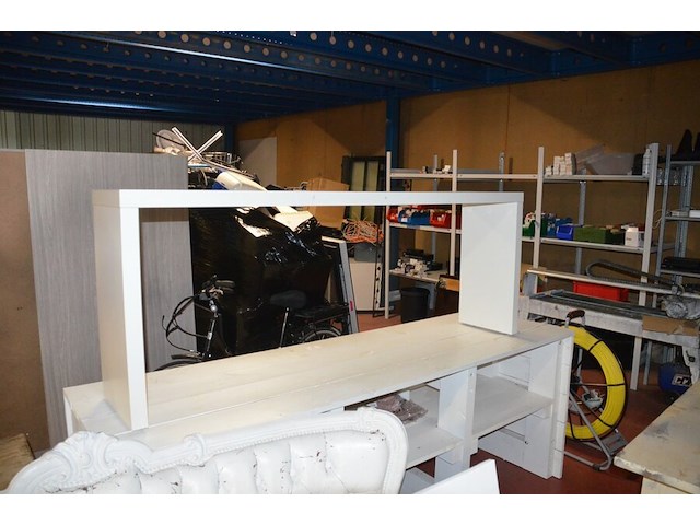 Houten toog wit afm. 237x69x87, wandtafel wit afm. 192x36x73 - afbeelding 9 van  9
