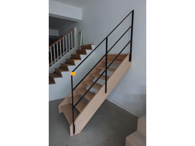 Houten toonzaal trap - afbeelding 2 van  3