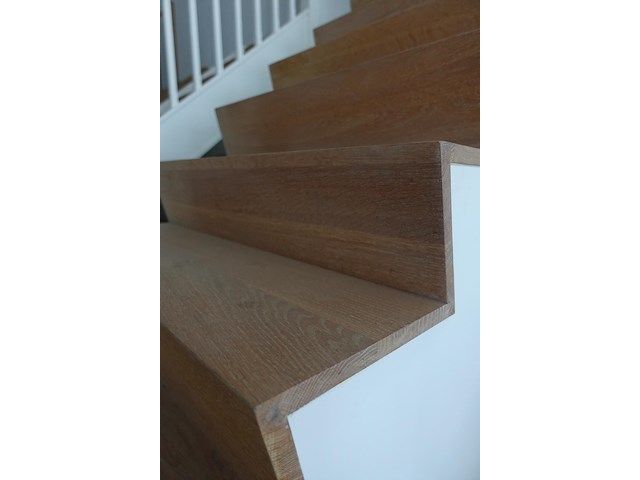 Houten toonzaal trap - afbeelding 3 van  3
