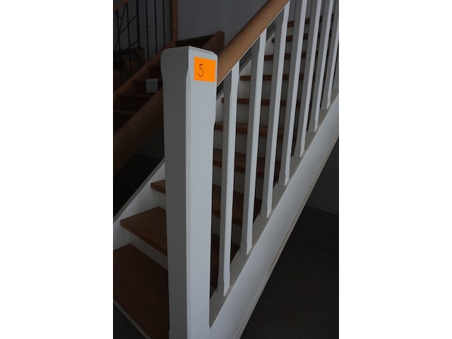 Houten toonzaal trap - afbeelding 3 van  4