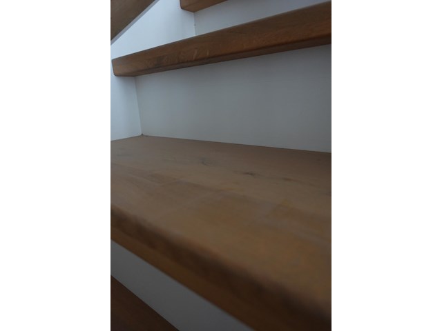 Houten toonzaal trap - afbeelding 4 van  4