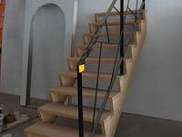 Houten toonzaal trap - afbeelding 2 van  4