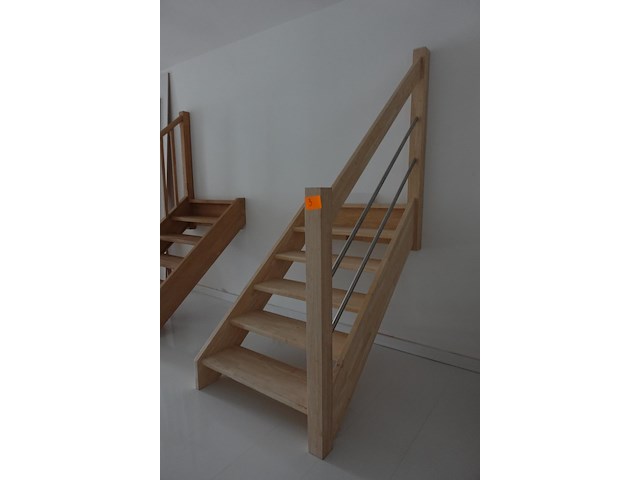 Houten toonzaal trap - afbeelding 2 van  3