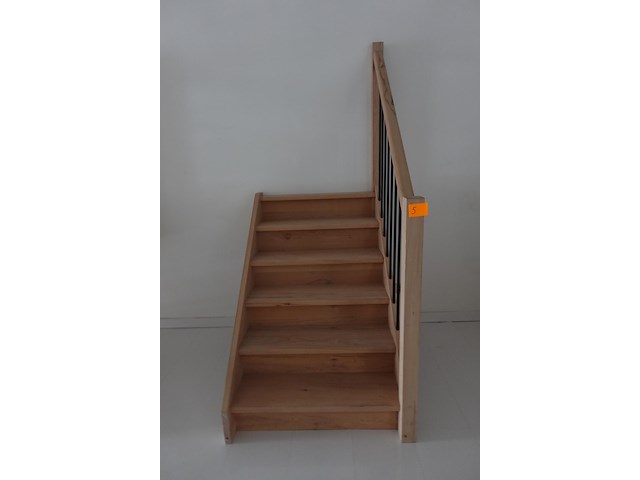 Houten toonzaal trap - afbeelding 1 van  3