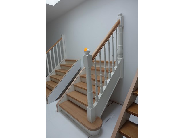 Houten toonzaal trap - afbeelding 1 van  3