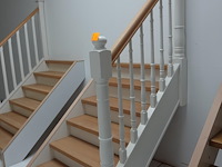 Houten toonzaal trap