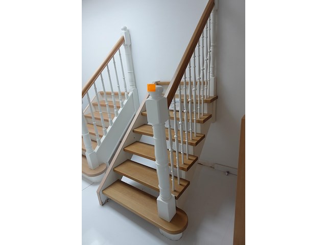 Houten toonzaal trap - afbeelding 1 van  3