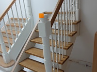 Houten toonzaal trap