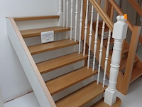 Houten toonzaal trap - afbeelding 2 van  3