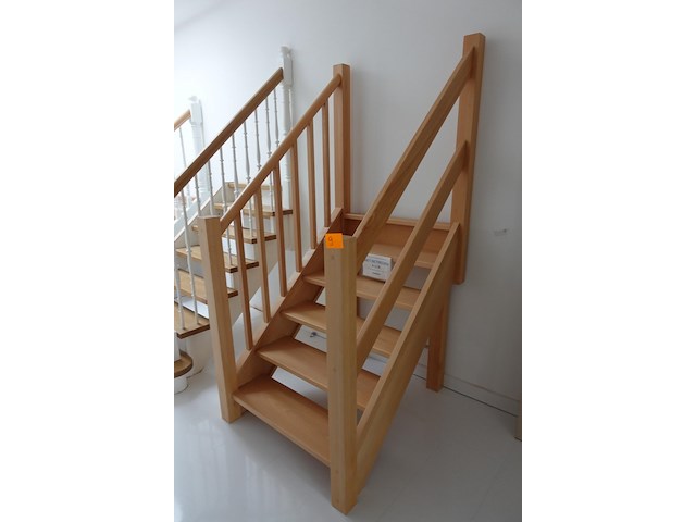 Houten toonzaal trap - afbeelding 1 van  4