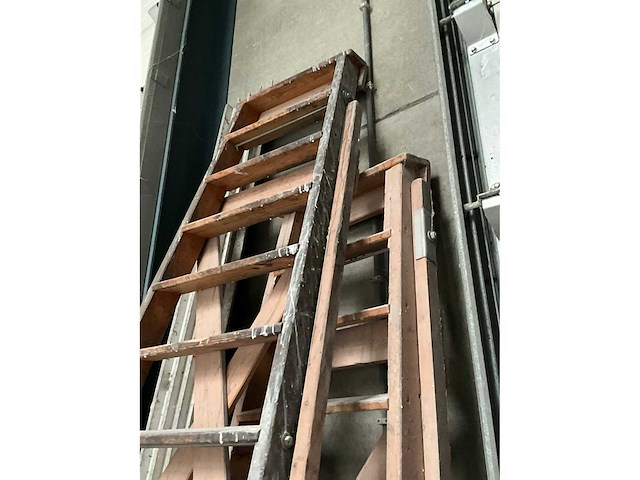 Houten trap (2x) - afbeelding 5 van  5