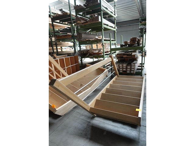Houten trap + leuning - afbeelding 1 van  3
