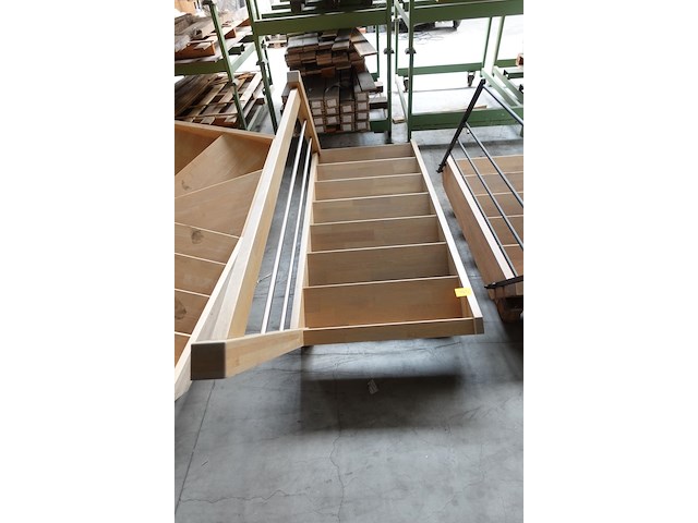 Houten trap + leuning - afbeelding 3 van  3