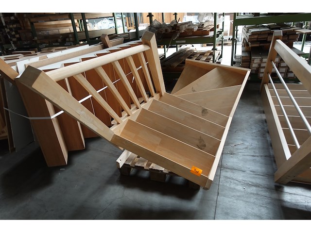 Houten trap + leuning - afbeelding 1 van  3