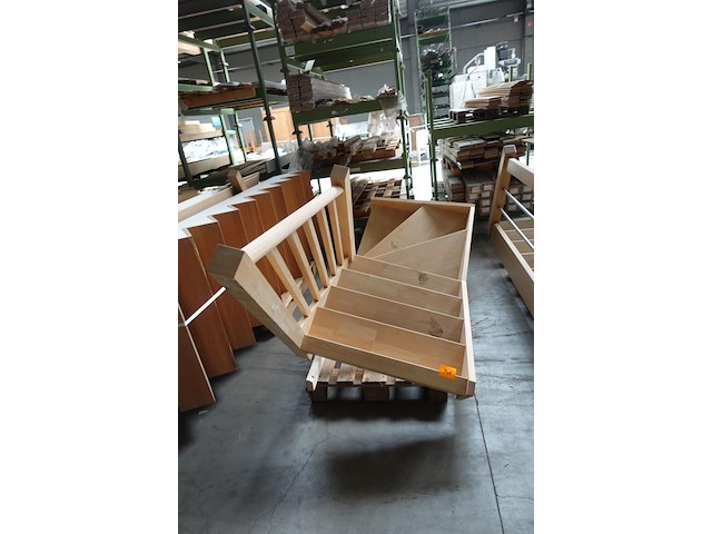 Houten trap + leuning - afbeelding 2 van  3