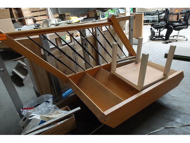 Houten trap + leuning - afbeelding 2 van  2