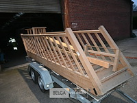 Houten trap met leuning - afbeelding 1 van  7