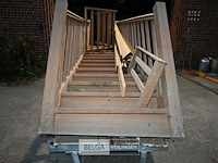 Houten trap met leuning - afbeelding 3 van  7