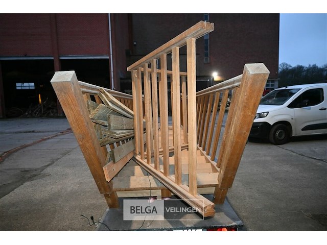 Houten trap met leuning - afbeelding 5 van  7