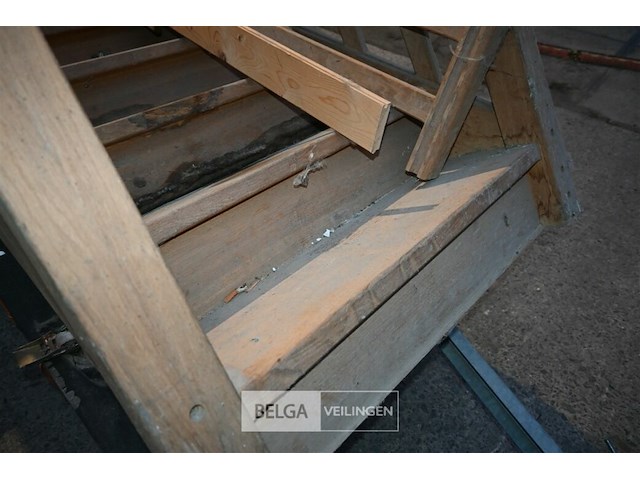 Houten trap met leuning - afbeelding 6 van  7