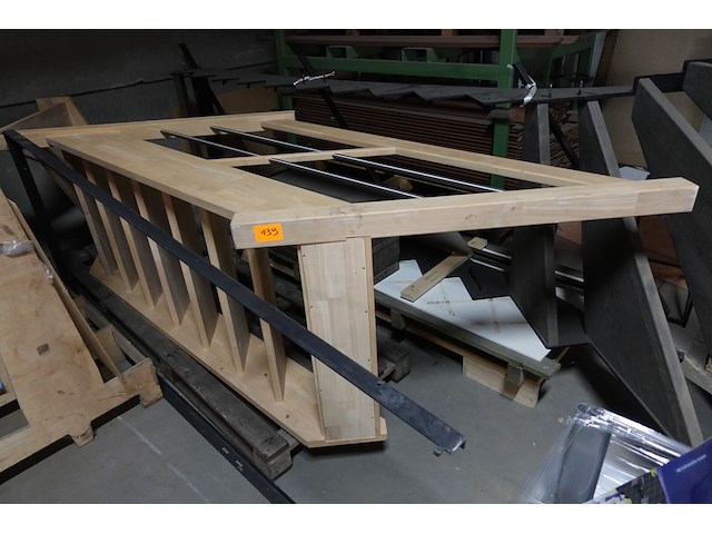 Houten trap met leuning - afbeelding 1 van  4