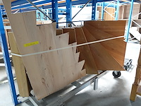Houten trap + metalen leuning - afbeelding 2 van  3