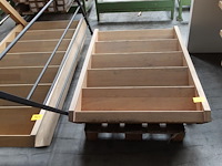 Houten trap + metalen leuning - afbeelding 1 van  2