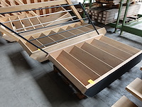 Houten trap + metalen leuning - afbeelding 2 van  2
