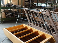 Houten trap + metalen leuning - afbeelding 2 van  3