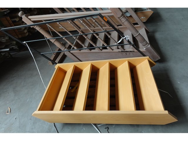 Houten trap + metalen leuning - afbeelding 3 van  3