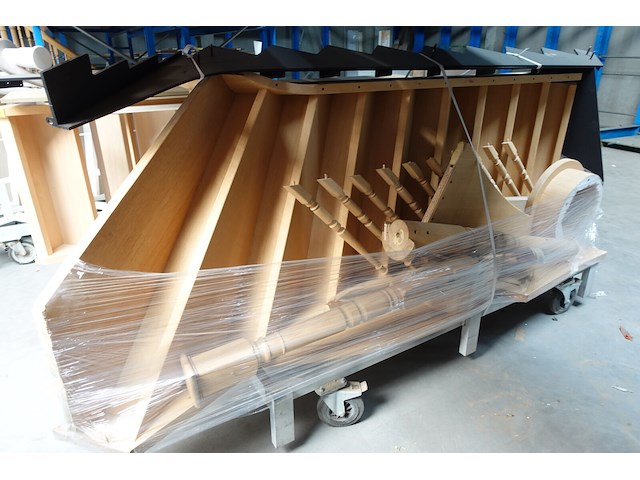Houten trap + metalen traponderdelen - afbeelding 1 van  4