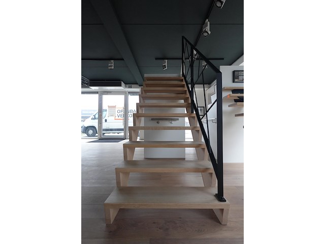 Houten trap - afbeelding 1 van  2