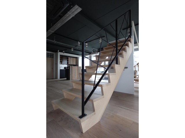 Houten trap - afbeelding 2 van  2