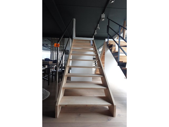 Houten trap - afbeelding 1 van  3