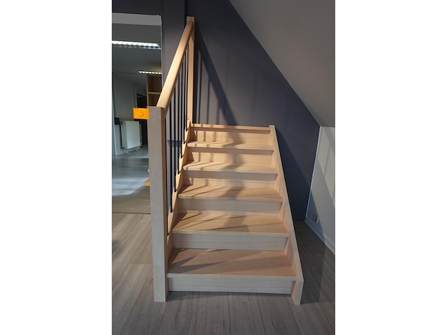 Houten trap - afbeelding 1 van  2