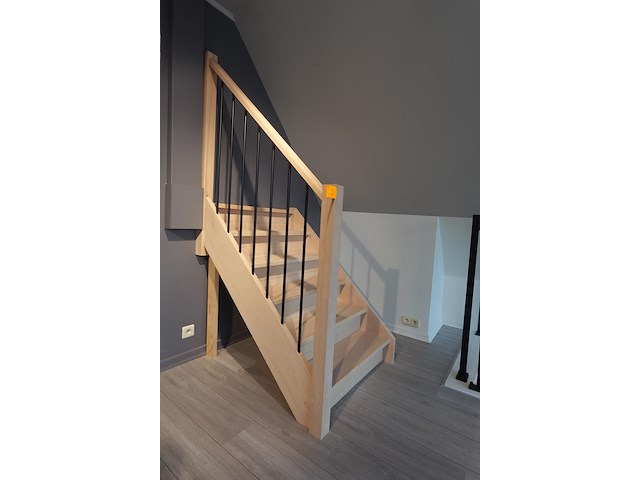 Houten trap - afbeelding 2 van  2