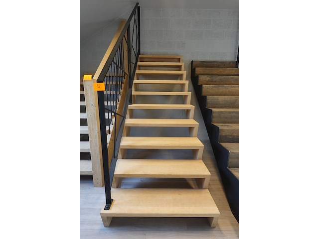 Houten trap - afbeelding 1 van  2