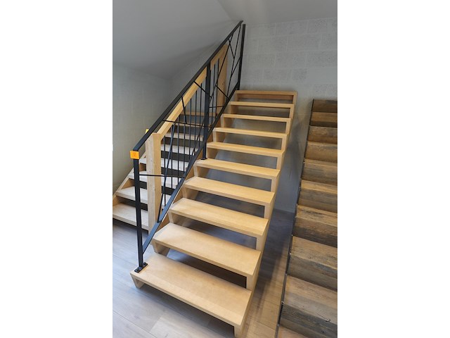Houten trap - afbeelding 2 van  2