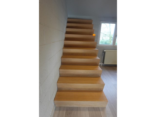 Houten trap - afbeelding 1 van  2