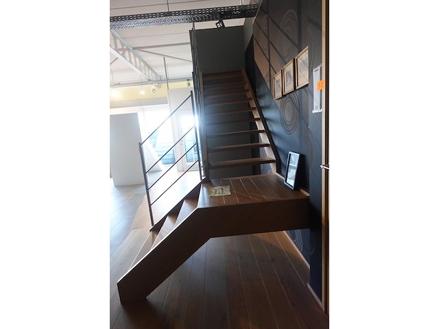 Houten trap - afbeelding 1 van  3