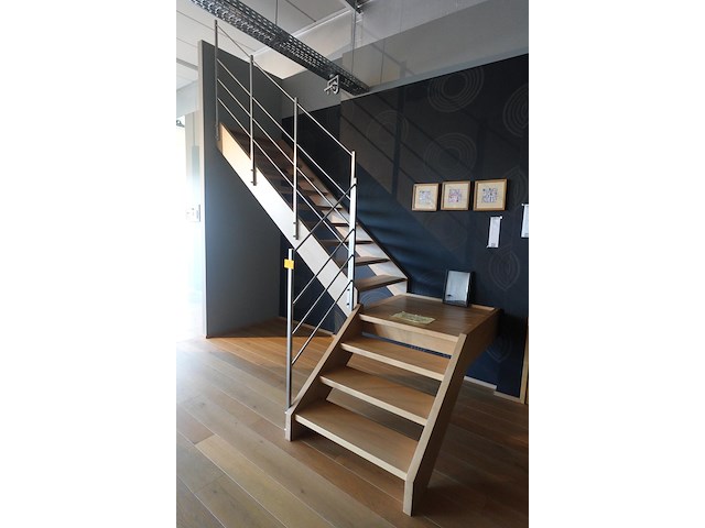 Houten trap - afbeelding 2 van  3