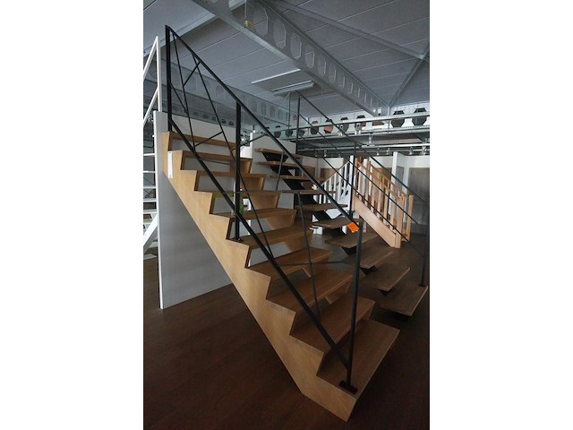 Houten trap - afbeelding 2 van  3