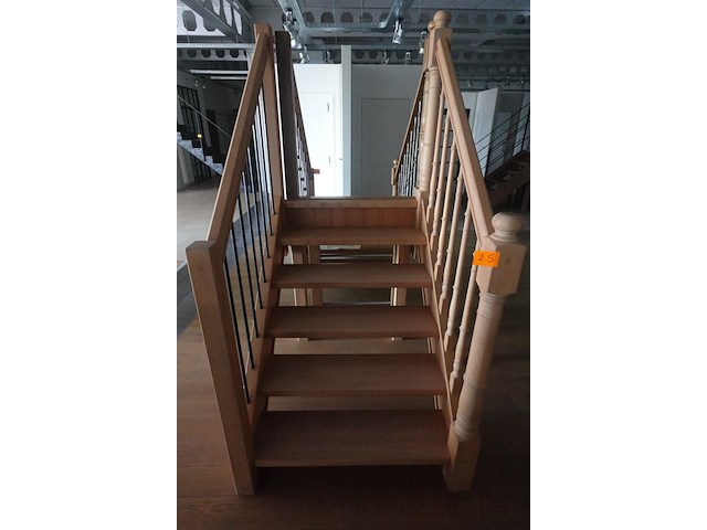Houten trap - afbeelding 1 van  3
