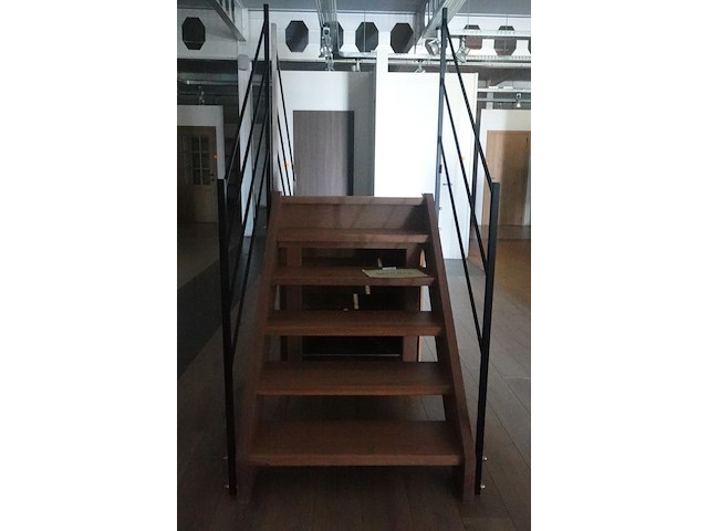 Houten trap - afbeelding 1 van  3