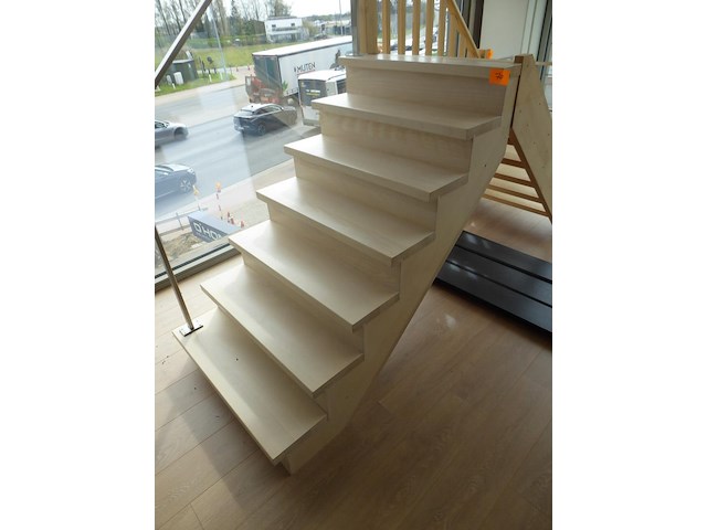 Houten trap - afbeelding 1 van  2